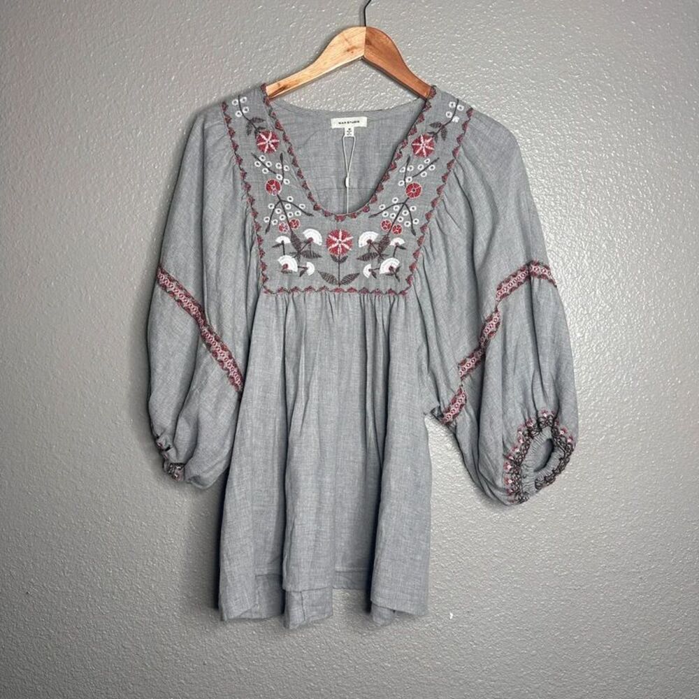 Max Studio Gray floral embroidered blouse medium